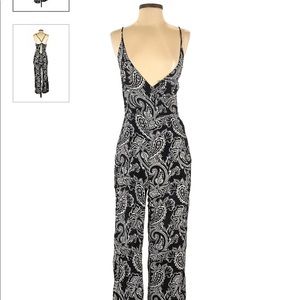 🛑 Forever 21 Black and White Jumpsuit